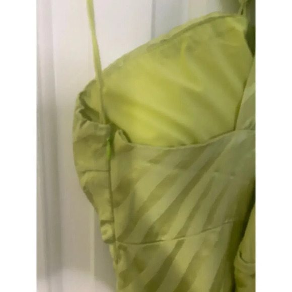 Saylor Connor Midi Dress in Matcha Size Medium - Picture 11 of 12
